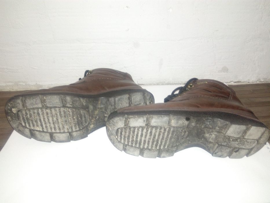 Обувки Clarks номер 38