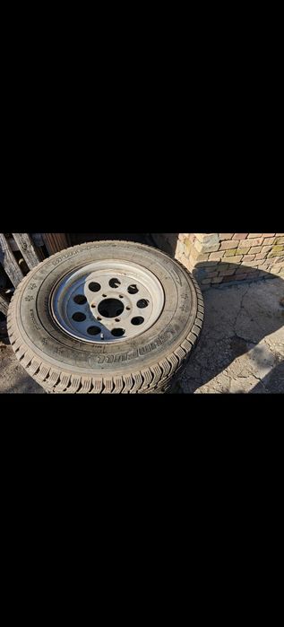 Гуми 235/75/15 с джанти 6х139.7