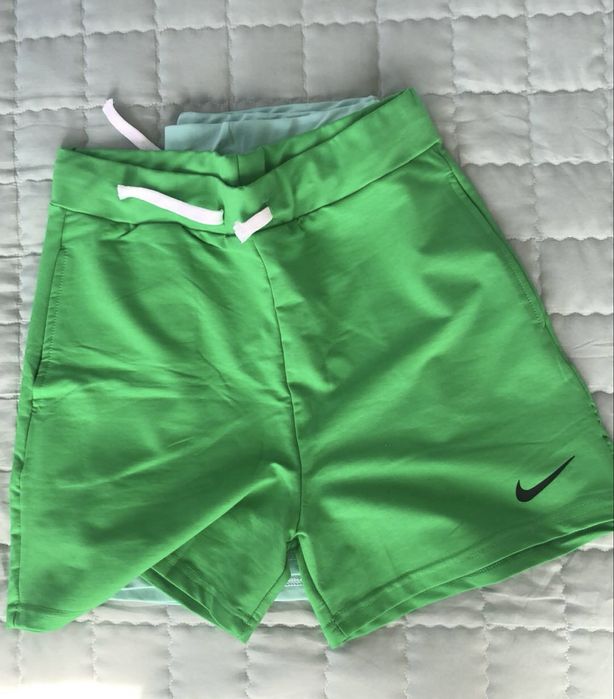 Дамски къси панталонки Nike