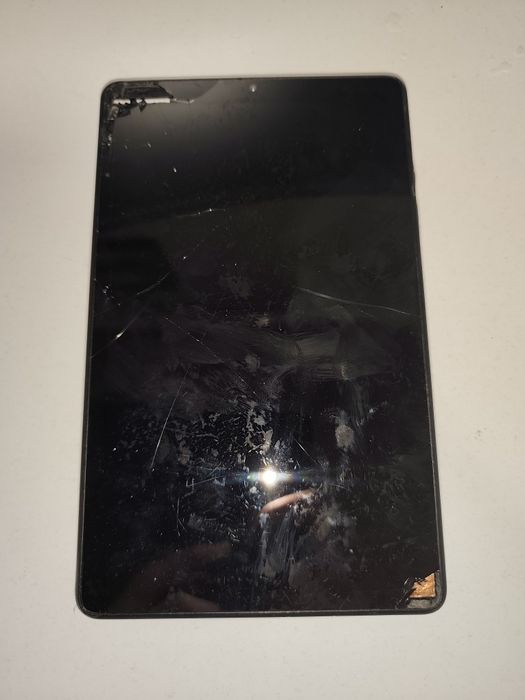 Продавам таблет Lenovo TB-8505F