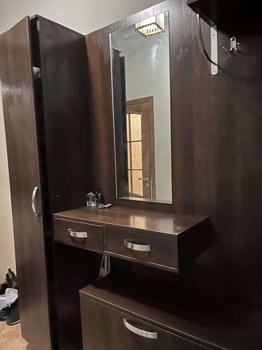 Отличный шкаф в прихожий