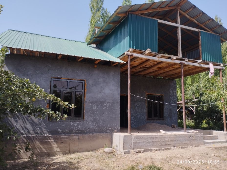 Srochno Toshkent vil Bo'stonliq tumanida yer 6,5 sotox 4 xona yarim ta