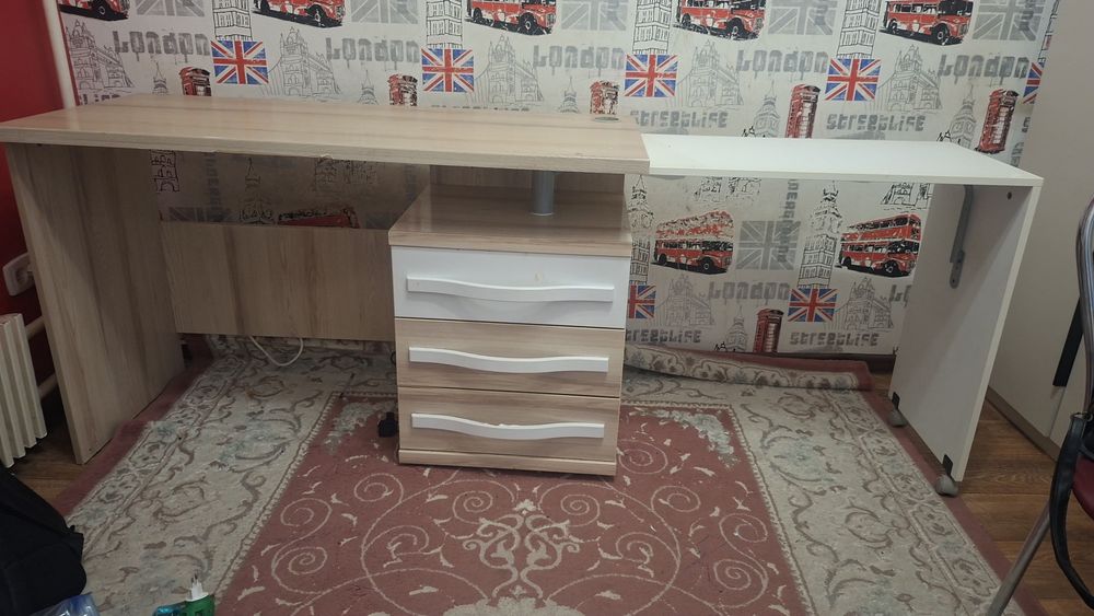 Продаётся стол 2 в одном
