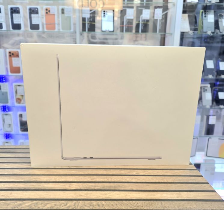 MacBook Air M4 15-inch 256GB. 8GB. SIGILAT !! Silver