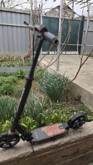 Продаётся двухколенный складной самокат