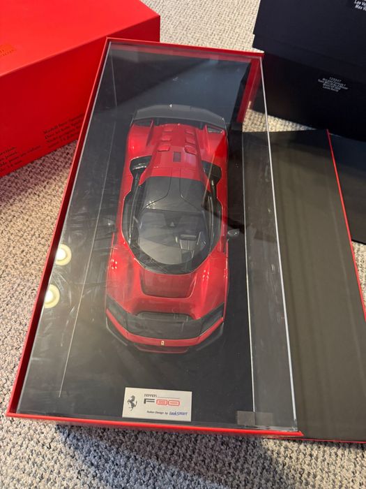Macheta Looksmart 1:12 Ferrari F80 Noua