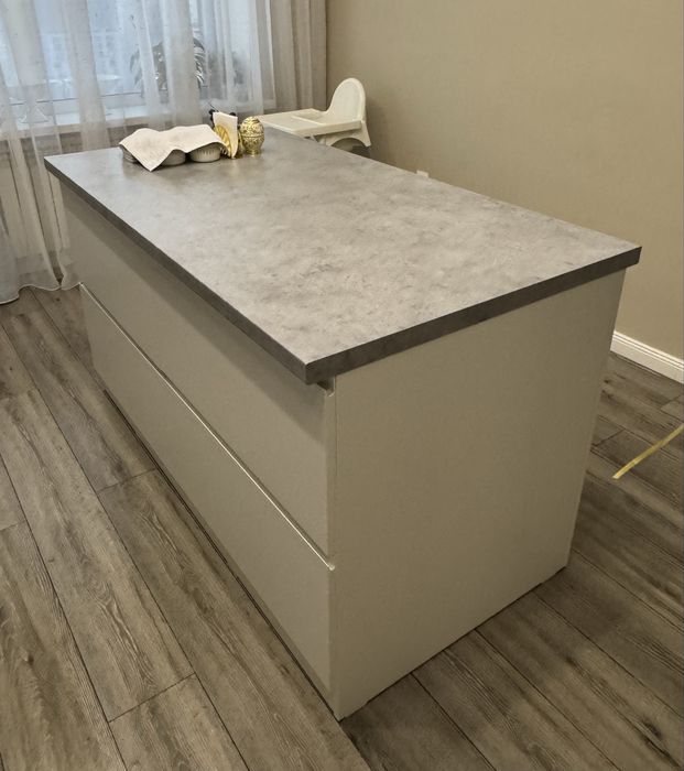 Кухонный остров белый