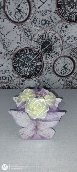 Букети и аранжировки от сатенени рози