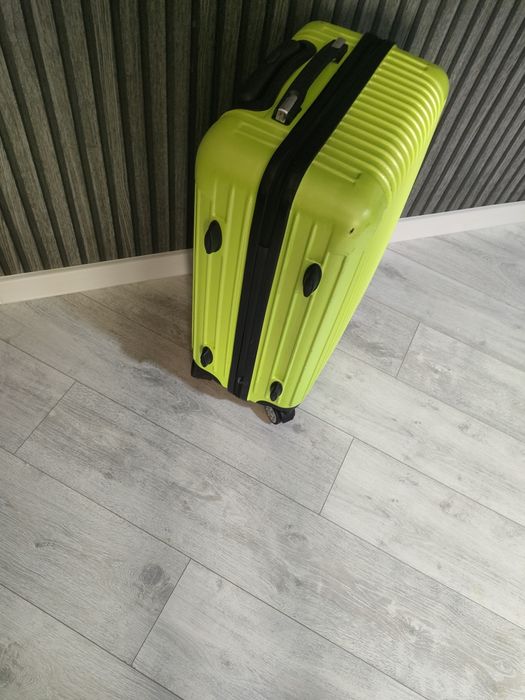 Продается чемодан