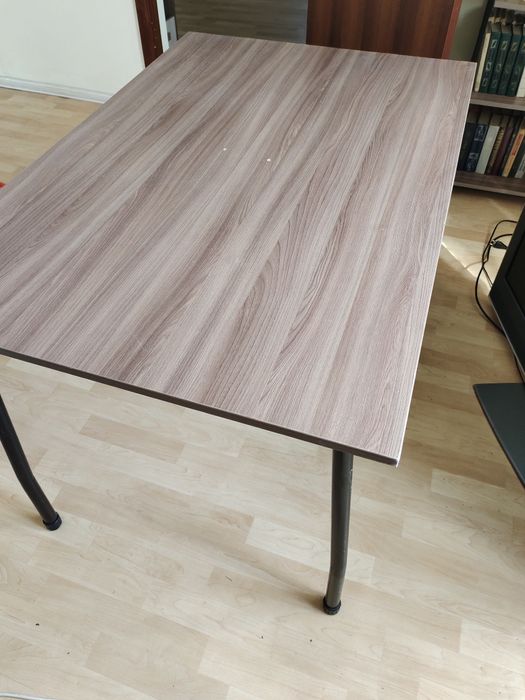 Продам стол 80 на 120