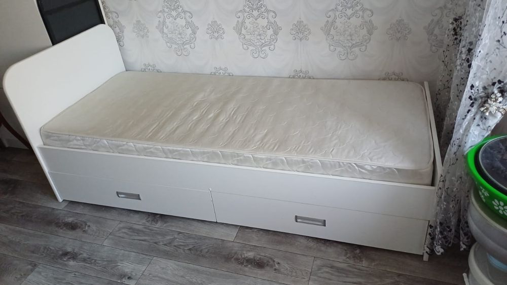 Продам кровать 80/190.