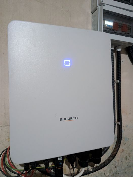Sistem complet Invertor hibrid 6KW trifazic + Baterii 9.6Kwh Sungrow