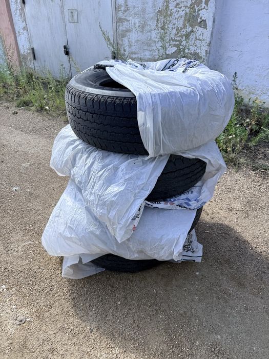 Продам комплект шин Bridgestone 265/65 R17