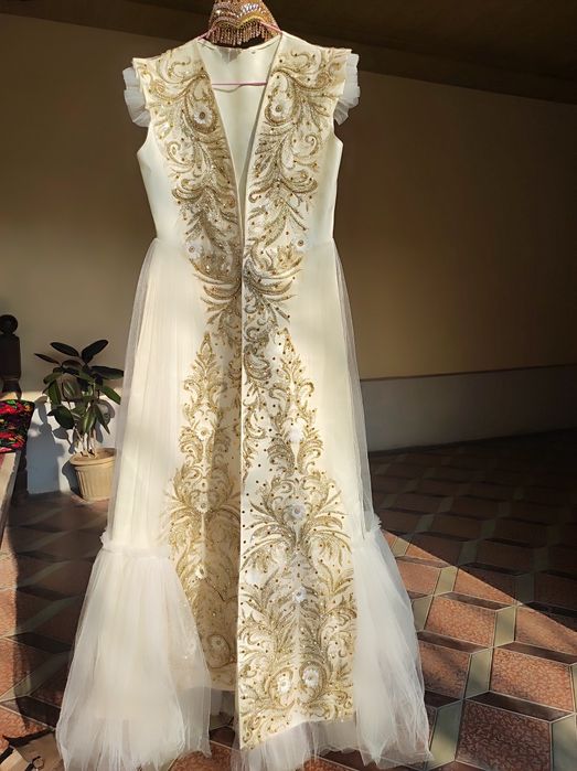 ansabl  tillaqosh, fata si blan