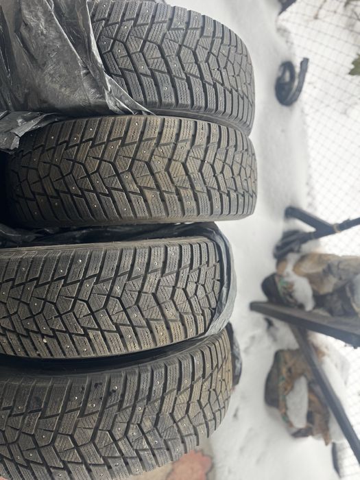 235/65 R16C, продам зимние шипованные шины ХАНКОК корейские.