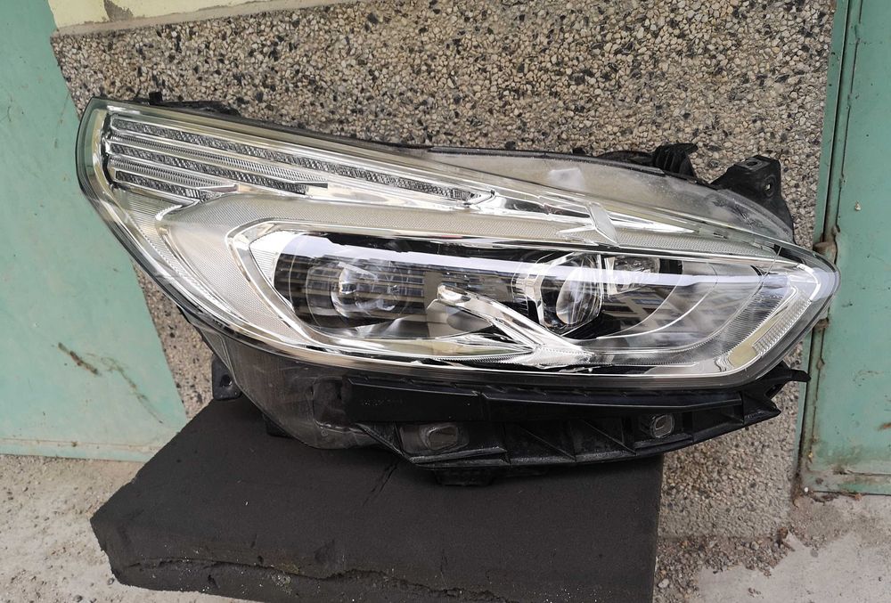 Оригинални  фарове   Форд Ц-Макс   Ford S-Max  Galaxy  Full Led