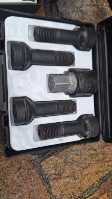 Секретни болтове за мерцедес