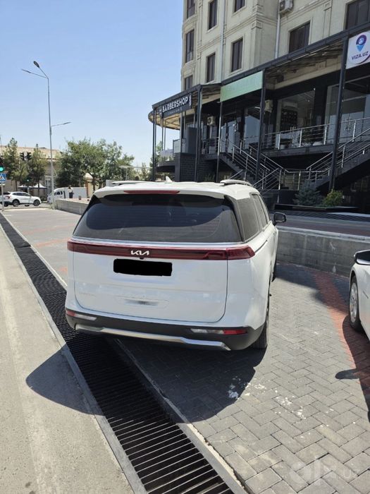 Kia Carnival full