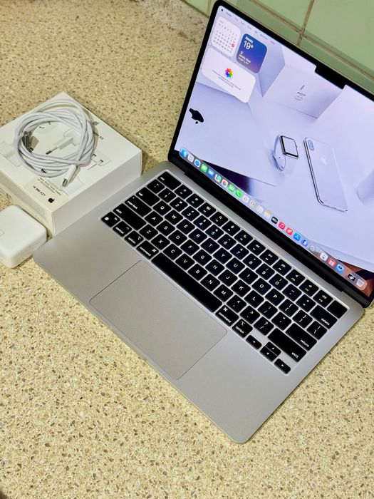 MacBook air M3 (512gb) like new