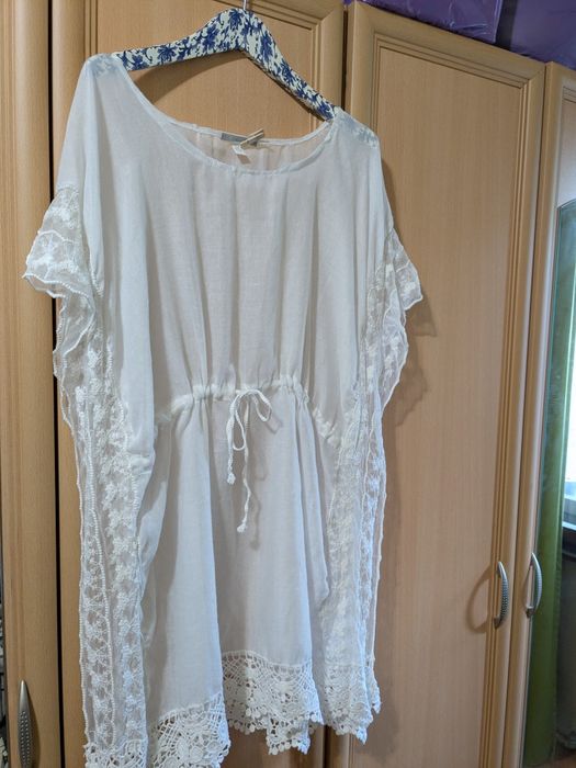 Парео за плаж, много хубаво и в перфектно състояние.