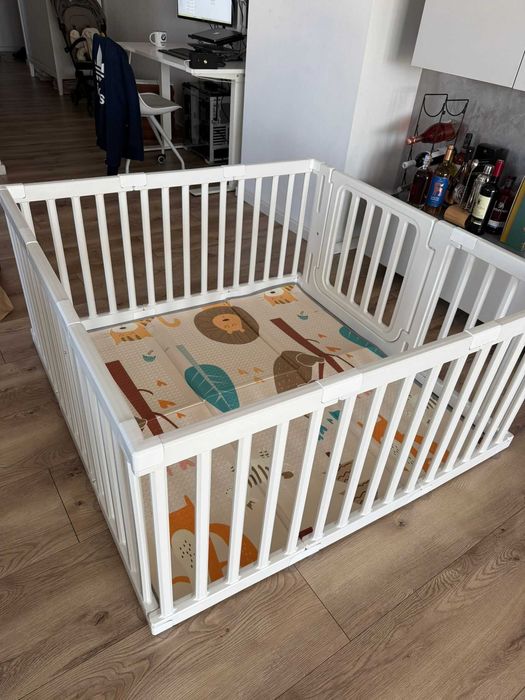 Tarc de joaca cu poarta de siguranta pentru bebelusi