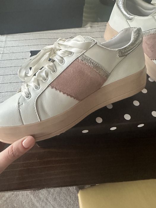 Дамски кецове