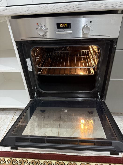 Духовой шкаф б/у Electrolux