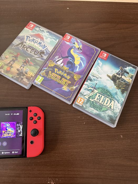 Nintendo Switch 1 OLED plus 3 jocuri