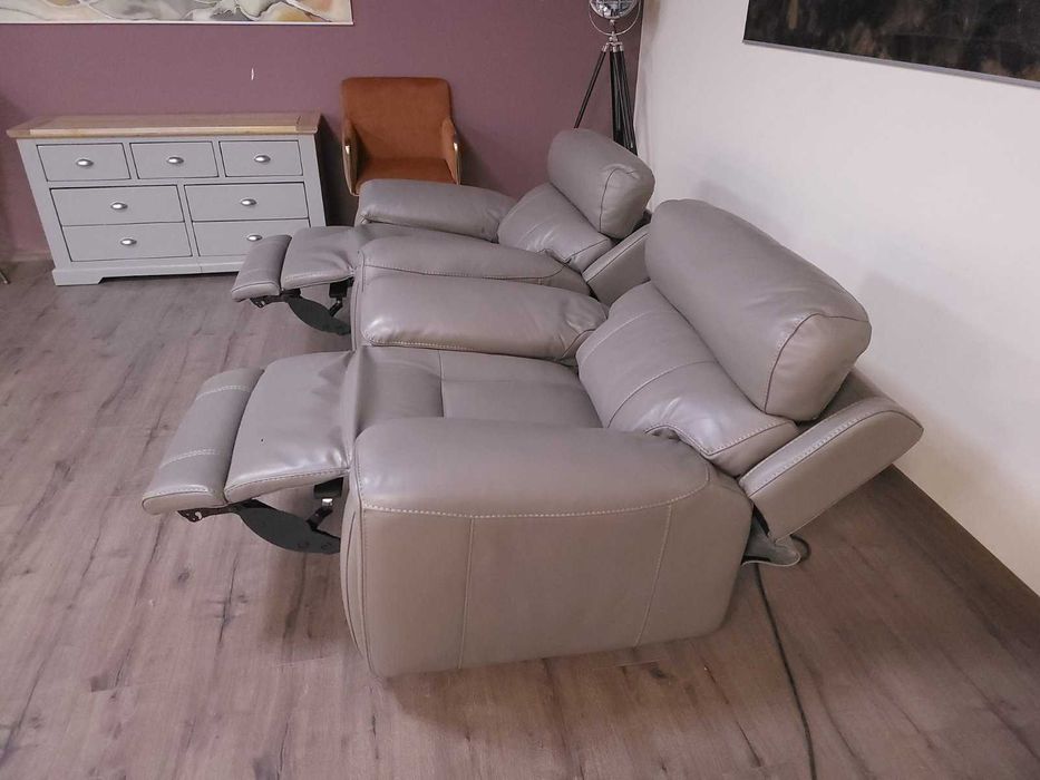 Бежови кожени фотьойли - 2 броя с електрически релакс механизъм