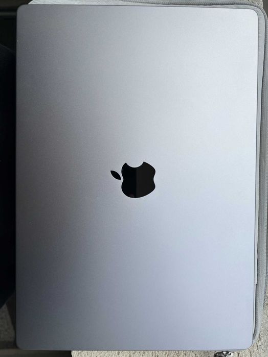 Macbook Pro 16" M1 Pro 16gb 512SSD (10 CPU, 16 GPU) 281 cycle 87%