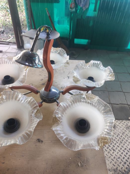 Продам люстру с элементами под дерево