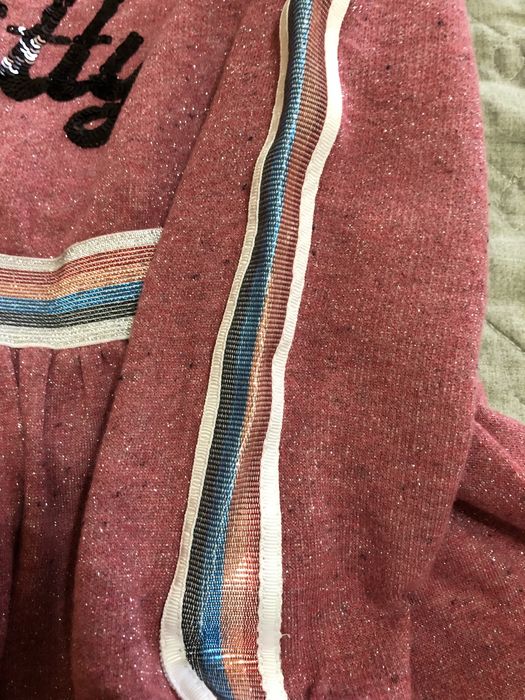 Продаются платья.