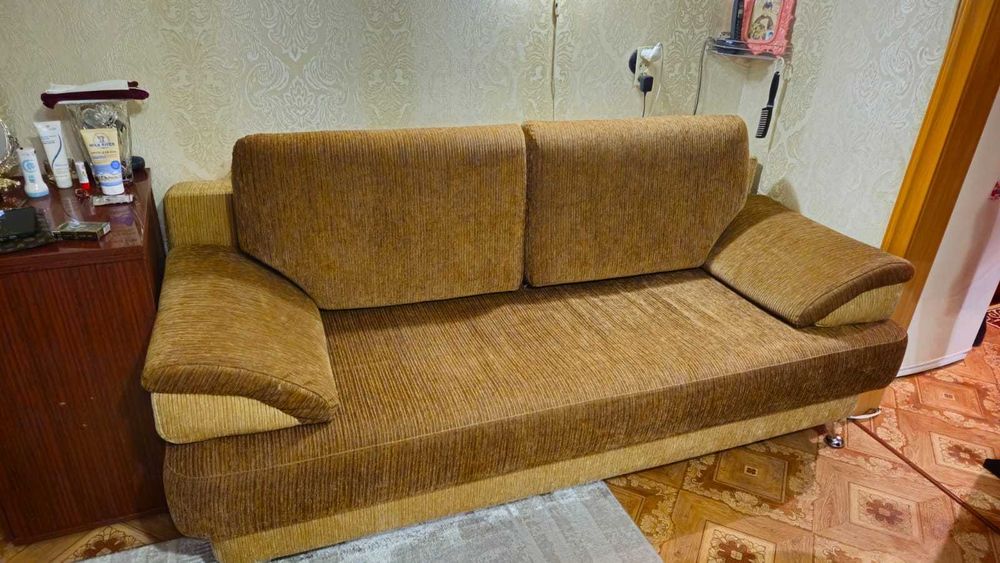 Продам диван чистый в хорошем состоянии