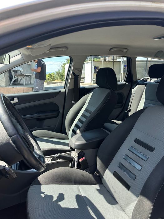 FORD FOCUS 2010 1.6 бензин