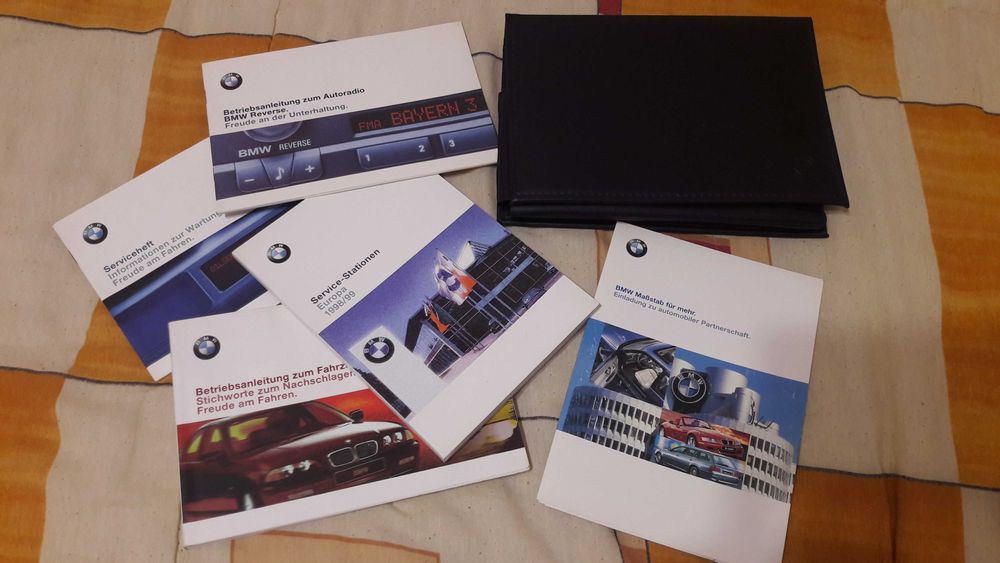 Комплект оригинални книжки от БМВ е46 с кожен калъф за съхранение