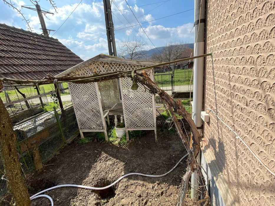 Foișor ciupercă necesită vopsire.Dimensiune 2,50m/2,50m