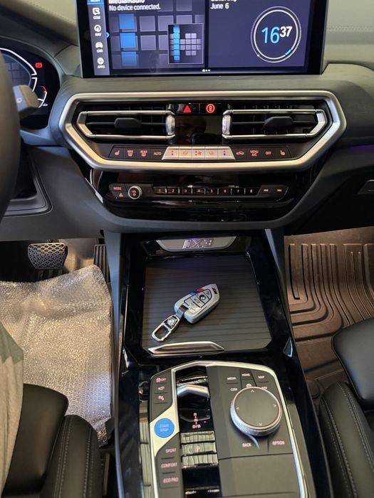 BMW iX3M Black edition