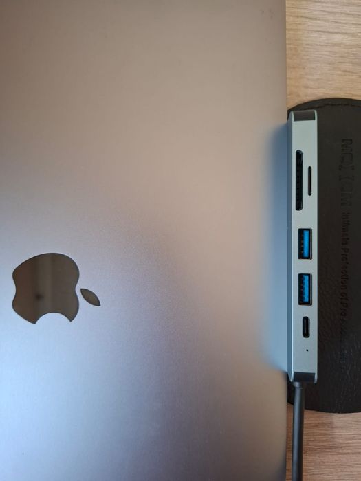 Macbook 13 Pro  m2 2022 года
