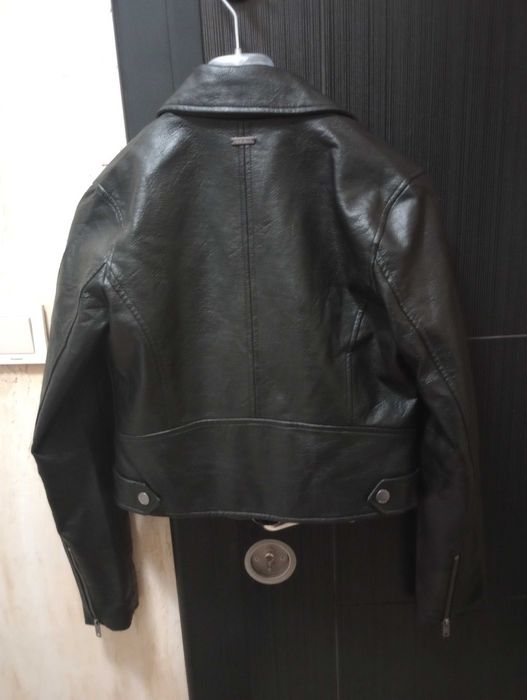 Есенно черно яке