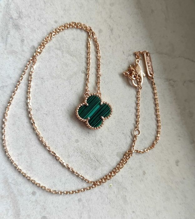 Дамско колие в розово злато с детелина от зелен малахит Van Cleef VCA