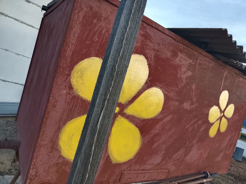 Бак большой,для полива огорода