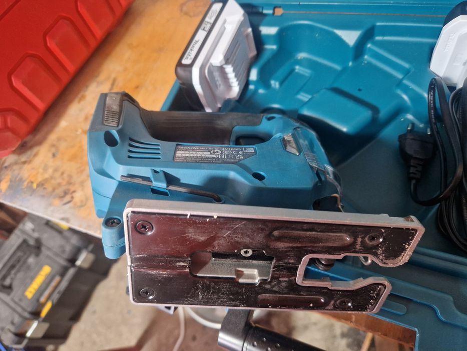Fierastrau pendular makita
