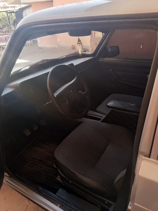 Moshina zur kamchiligi yuk faqat haydash kerak.