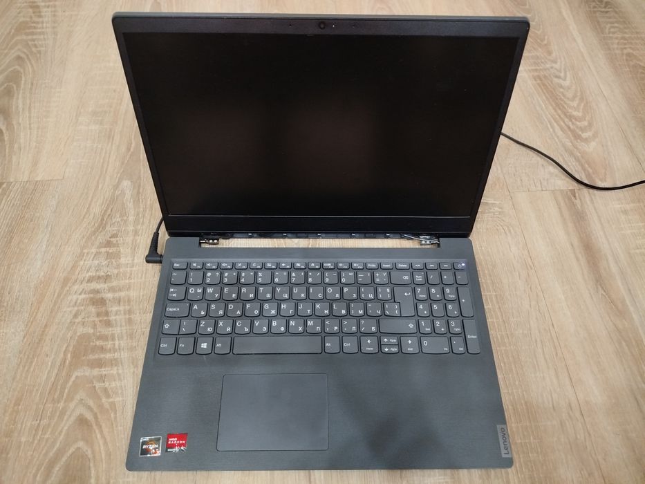 Лаптоп Lenovo V15-ADA  Неработещ !