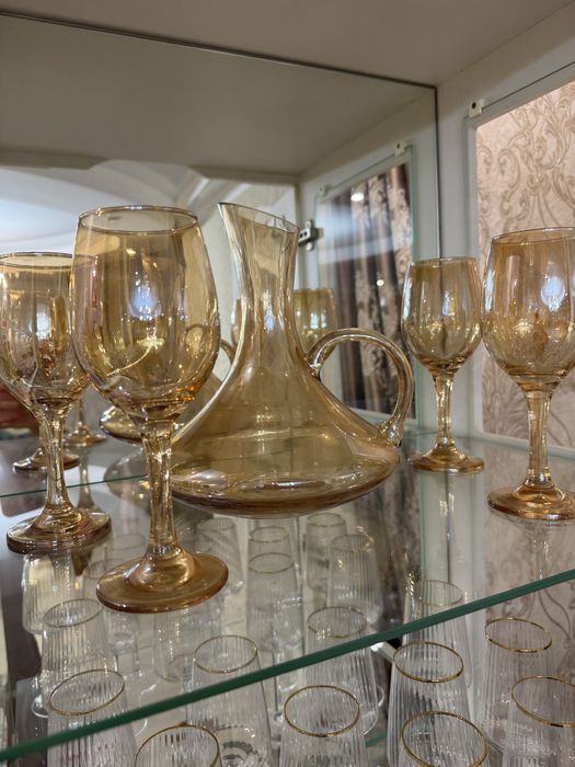 Продам посуду в золоте бокалы менажница и кувшин