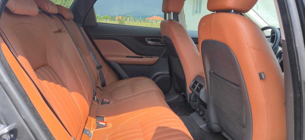 Jaguar F-Pace Business 20d AWD Automat