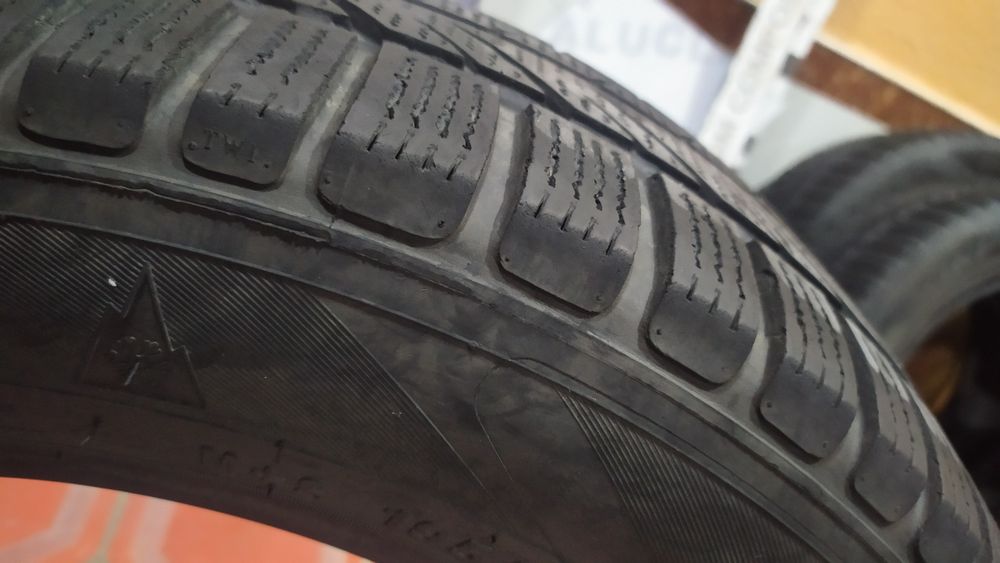 Зимная автошина Инфинити в среднем состоянии