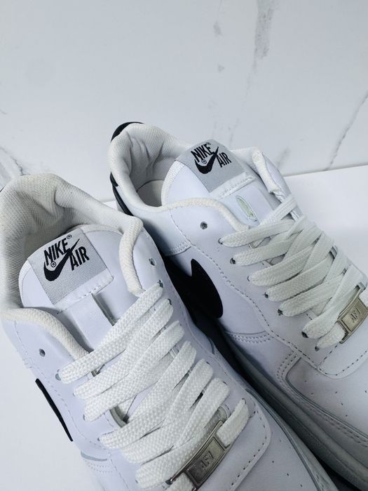 Nike albi cu talpa neagra