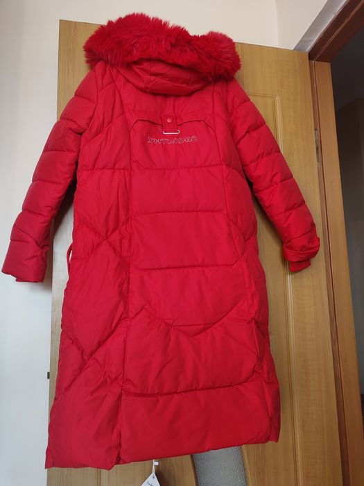 Пуховик женский красный