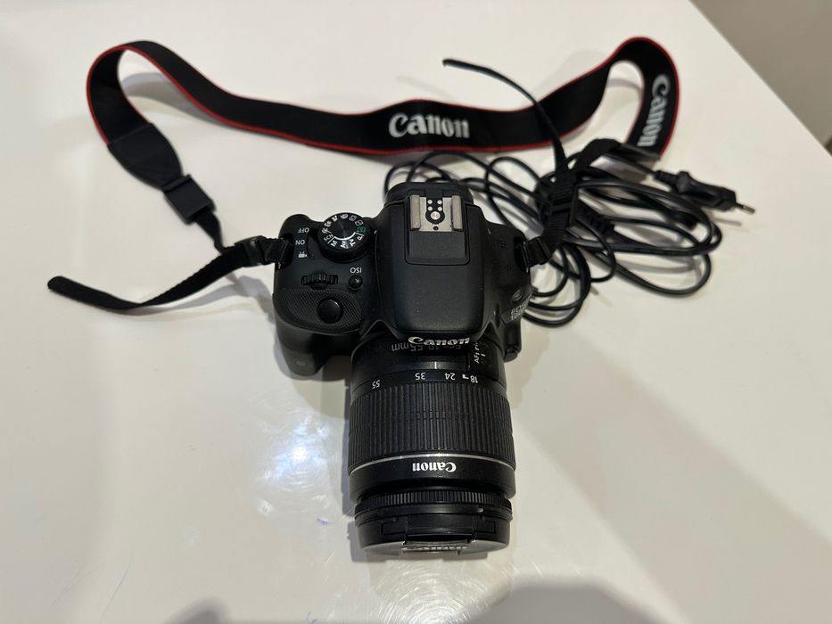 Фотоапарат Canon EOS 100D